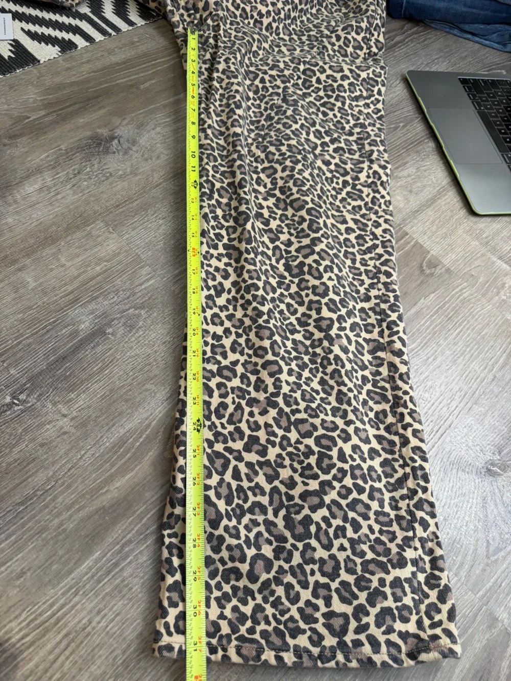 Abercrombie Curve Love High Rise 90s Relaxed Jean in Leopard Print Size 14 - Picture 11 of 13